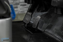 Metal pedals labeled ’STOP’ and ’GO’.